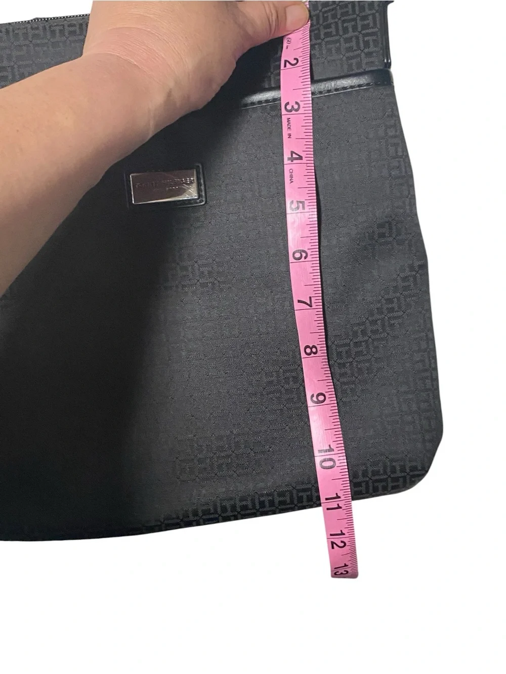 Tommy Hilfiger Black logo Crossbody Messenger Bag purse convenient for travel